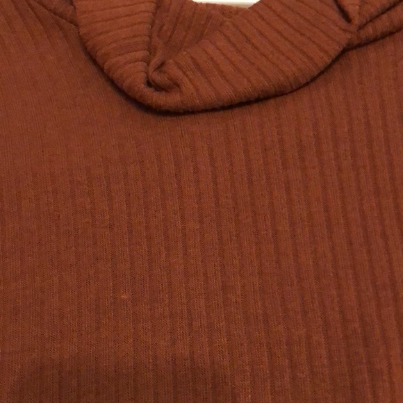 Turtle Neck - Picture 2 of 2